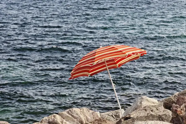 Saint-Maxime, parasol, golf de Saint Tropez, Costa Azul, sur de Francia — Foto de Stock