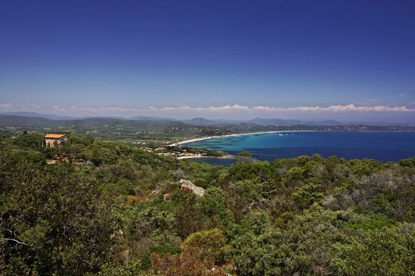 Cap camarat, ramatuelle nära st tropez med pampelonne beach på cote d'azur, södra Frankrike, Europa — Stockfoto