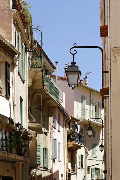 Cannes, Old Town Lane, Cote dAzur, Sul da França, Europa — Fotografia de Stock