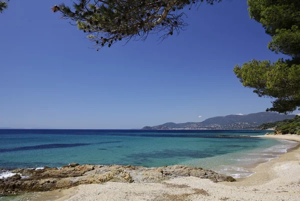 Gigaro plaży w pobliżu miasta la croix volmer, cote d'azur, Prowansja, we Francji — Zdjęcie stockowe