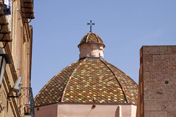 Iglesias, parte velha da cidade com igreja, Sardenha, Itália, Europa — Fotografia de Stock