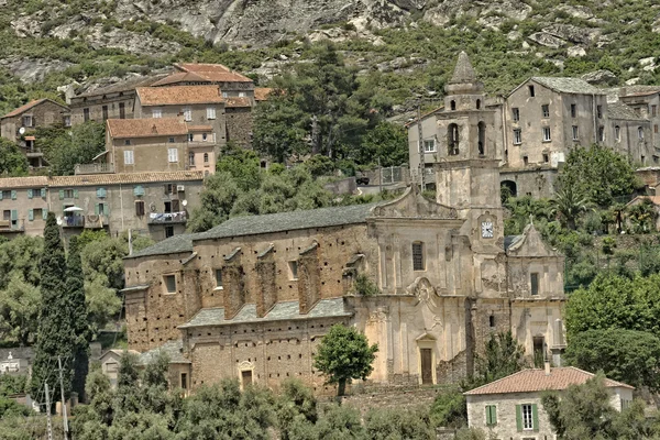 Santo pietro di tenda, kirche santo pietro, barockkirche saint-jean-evangeliste, nord-korsika, franz — Stockfoto