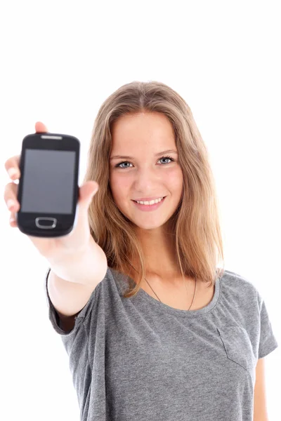 Teenager hält Handy in der Hand Teenager hält Handy in der Hand — Stockfoto