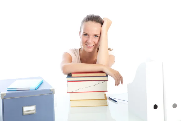 Étudiant souriant avec manuels Étudiant souriant avec manuels — Photo