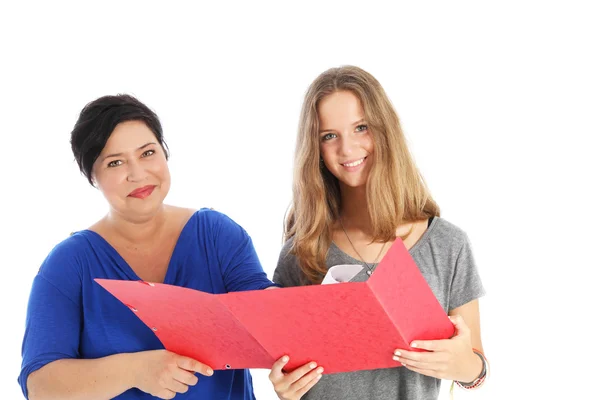 Lächelnder Schüler mit Mutter oder Lehrer — Stockfoto