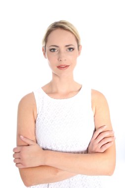 güzel bir kadın kolları katlanmış güzel kadın kolları ile katlanmış