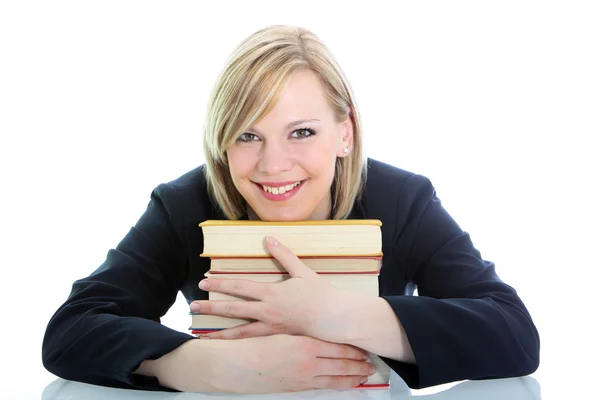 Lächelnde Studentin umarmt ihre Bücher — Stockfoto