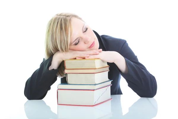 Femme blonde fatiguée dormant sur les livres Femme blonde fatiguée dormant sur les livres — Photo