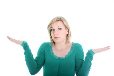 onun omuzlarında shrugging cahil kadın