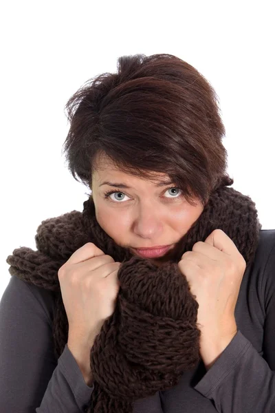 Nieszczęśliwa kobieta cierpi na zimno — Zdjęcie stockowe