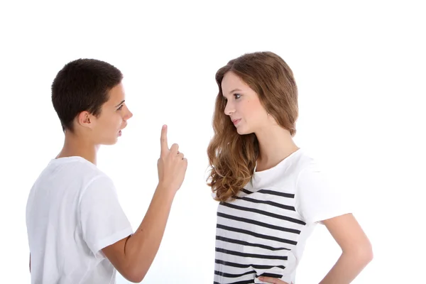 Два молодых подростка спорят — стоковое фото