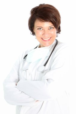 stetoskop giyen ve gülümseyen kadın doktor.