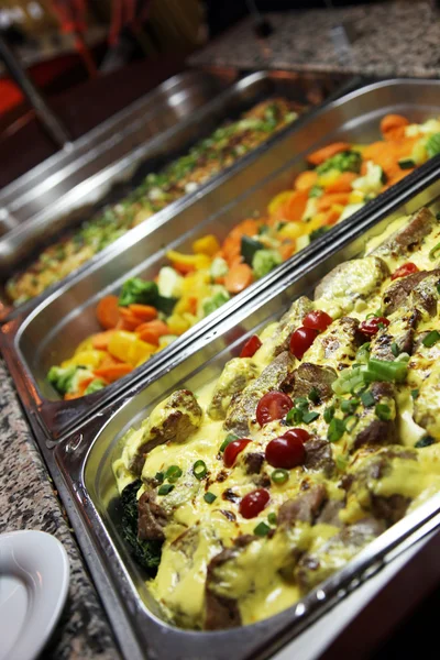 Deliziose verdure su un tavolo da buffet — Foto Stock