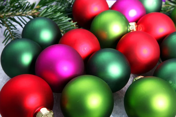 Colorato sfondo bauble Natale — Foto Stock