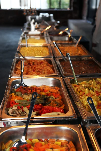 Warme groenten op een catered buffet — Stockfoto
