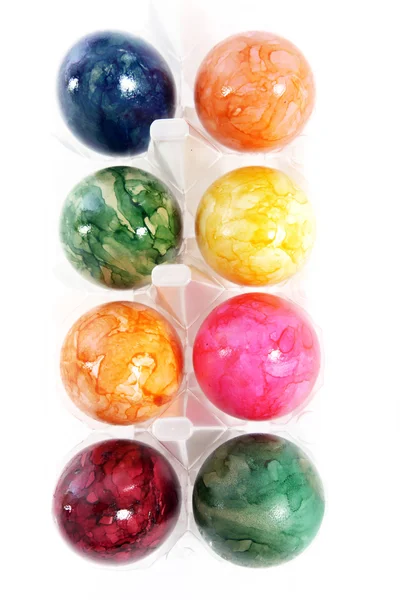 Kleurrijke Gemarmerde paaseieren in een doos — Stockfoto
