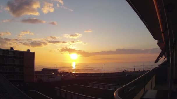 Prazo de pôr do sol sobre o oceano — Vídeo de Stock