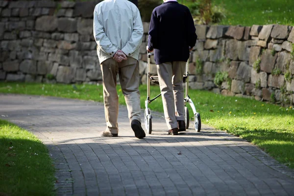 Pareja al aire libre — Foto de Stock