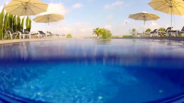 Above and below water view of a swimming pool — Stock Video