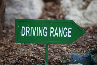 Golf sahasına doğru yeşil sol ok