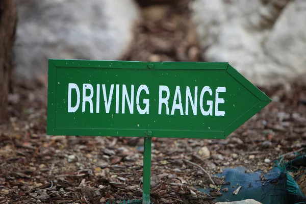 Grüner Pfeil nach links in Richtung Driving Range — Stockfoto