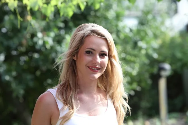 Attractive blond woman in the garden — Stock Photo, Image