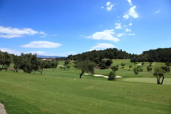 Panoramiczny widok na pole golfowe — Zdjęcie stockowe