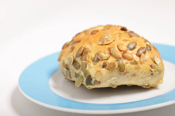 Delicioso rollo de semillas de girasol — Foto de Stock