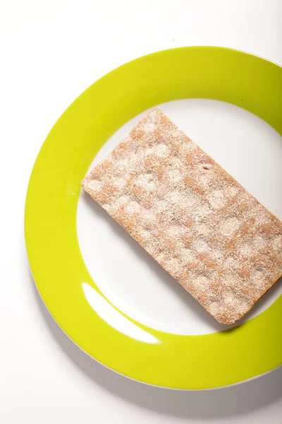 Cracker di grano singolo su un piatto — Foto Stock