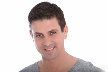 gülümseyen yakışıklı beyaz orta yaşlı adam