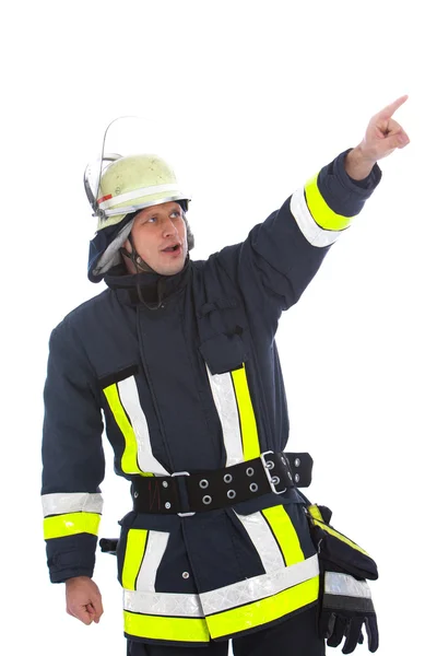 Brandweerman in uniforme staande wijzen — Stockfoto