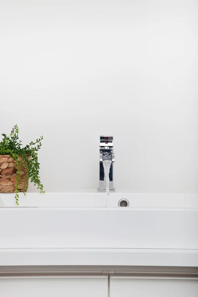 Moderno lavabo blanco — Foto de Stock