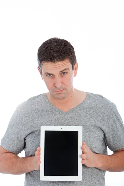 Retrato de un hombre guapo mostrando una tableta PC — Foto de Stock