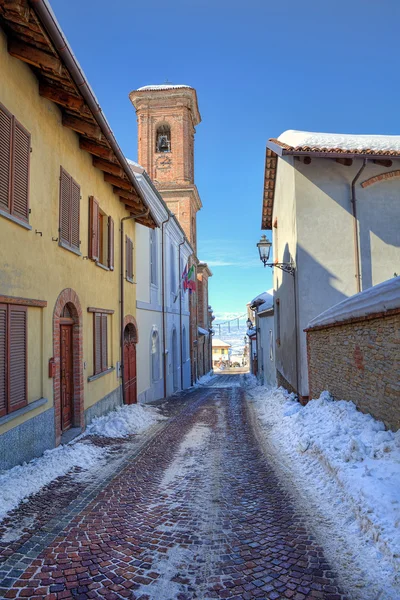 Narrow street. Montelupo Albese, Italy. — Stock Photo, Image