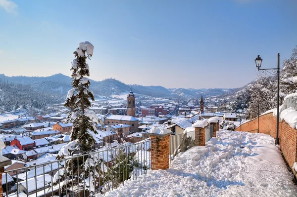 Πόλη κάτω από το χιόνι. corneliano d — Φωτογραφία Αρχείου