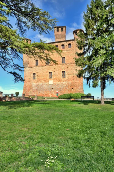 Grinzane cavour hrad. Piemont, Itálie. — Stock fotografie