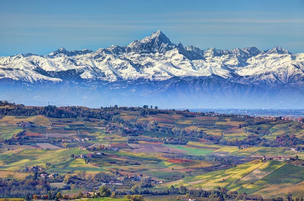 Kopce a hory. Piemont, Itálie. — Stock fotografie