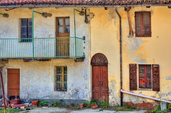 Старый заброшенный дом. Федмонт, Италия . — стоковое фото