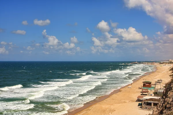 Vista aerea sulla spiaggia lungo il Mar Mediterraneo . — Foto Stock