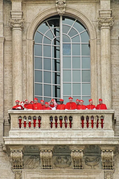 Cardeais na varanda de São Pedro — Fotografia de Stock