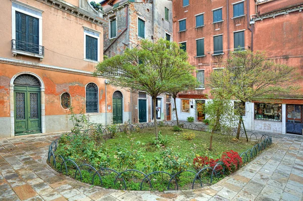 Piccolo cortile. Venezia, Italia . — Foto Stock