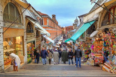 üzerinde Rialto Köprüsü Venedik, İtalya.