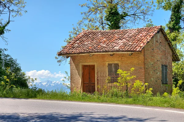 Pequena casa rural. Piemonte, Itália . — Fotografia de Stock