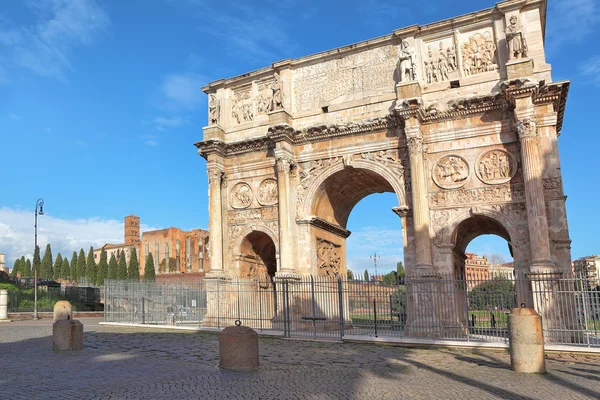 コンスタンティヌスの凱旋門のアーチ。ローマ、イタリア. — ストック写真