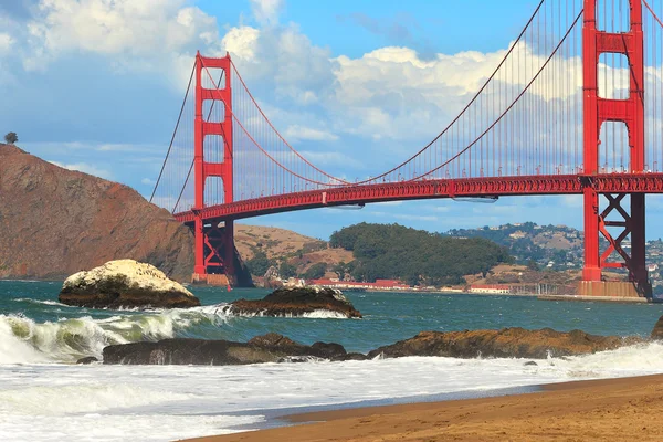 Visa på golden gate-bron från baker beach. — Stockfoto