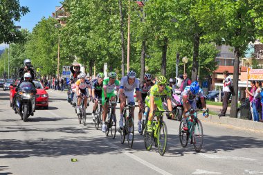 alba sokaklarında İtalya Bisiklet Turu.