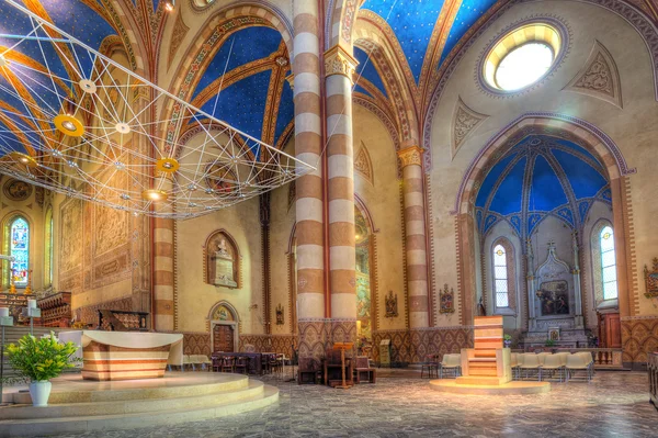 Catedral de San Lorenzo vista interior en Alba, Italia . —  Fotos de Stock