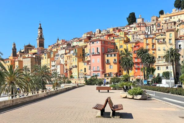 Promenáda a města menton ve Francii. — Stock fotografie