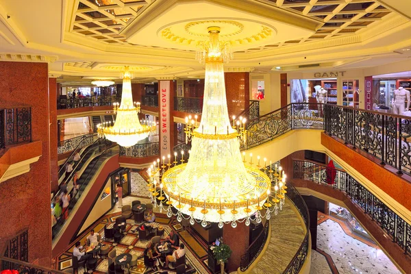 Metropole shopping center vista interior . — Fotografia de Stock