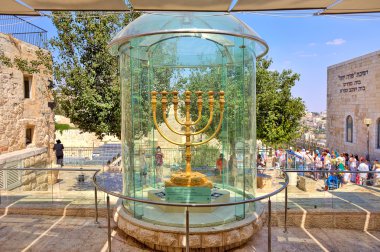 Altın menorah Kudüs, İsrail.